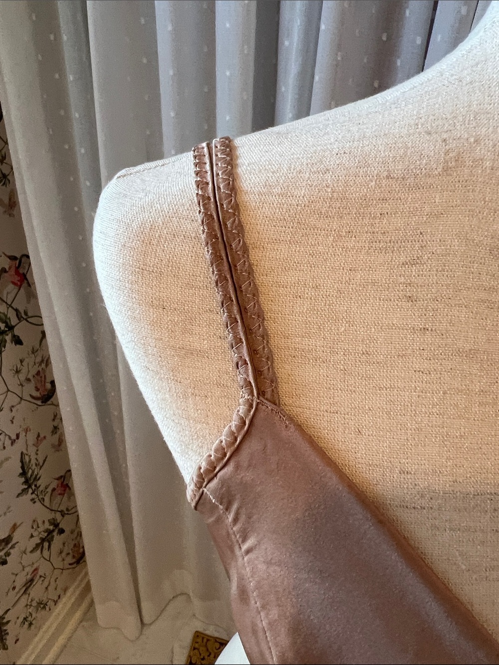 INTIMISSIMI 100% SILK WIRELESS BRA IN CAPPUCCINO COLOR - Picture 2 of 5